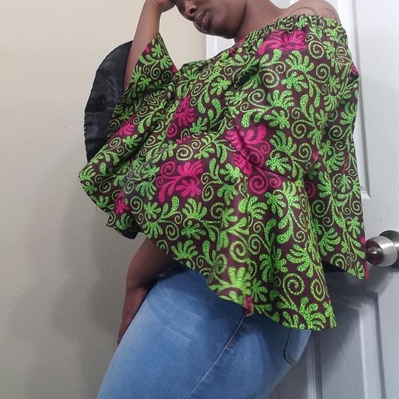 Off the shoulder top-African print - Picture 2 of 4